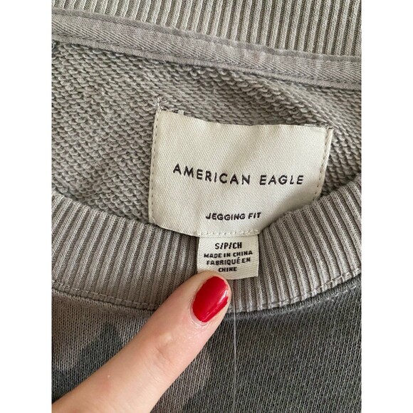 American Eagle AE Fleece Crew Neck Sweatshirt Small Gray Green Camo NWT - Picture 3 of 12